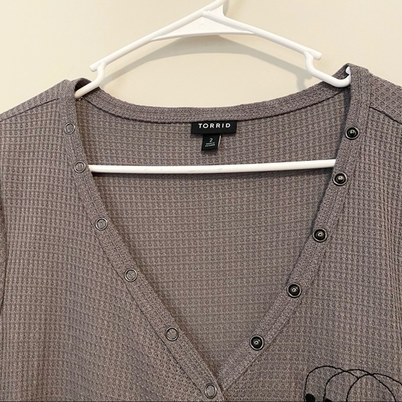 TORRID NWOT Skull Waffle Knit Snap Neck Henley 2 - Picture 4 of 8